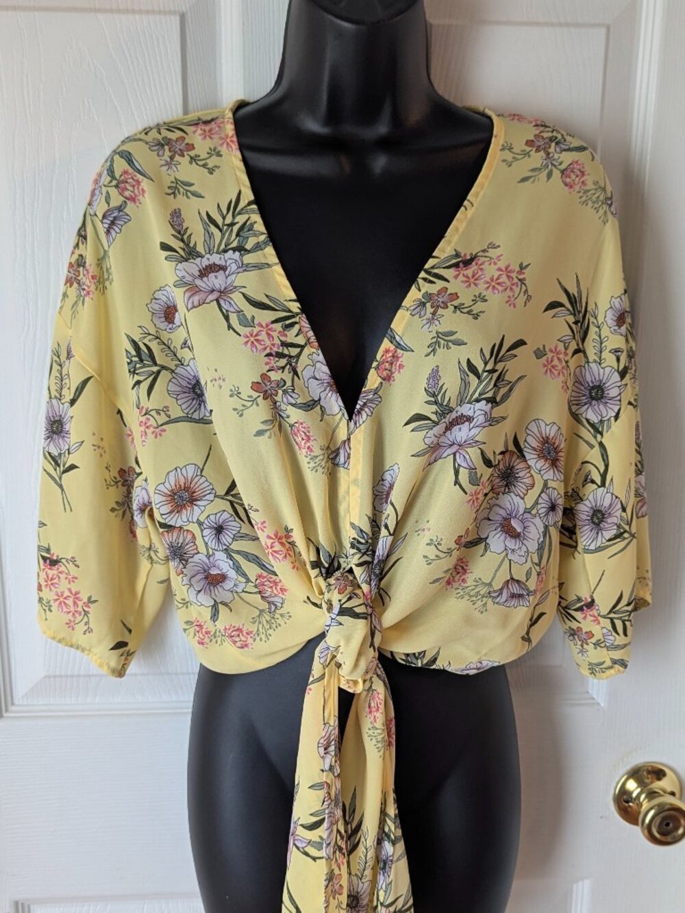 Urban girl cropped yellow front tie blouse - M